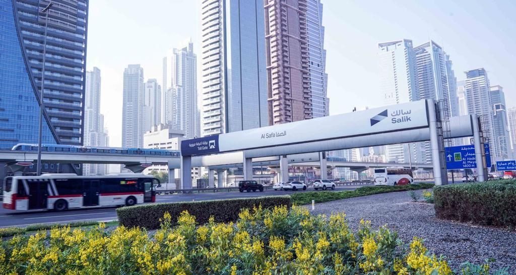 الامارات | بعد تركيبهما.. أبرز المعلومات عن بوابتي سالك الجديدتين في دبي وموعد تشغيلهما