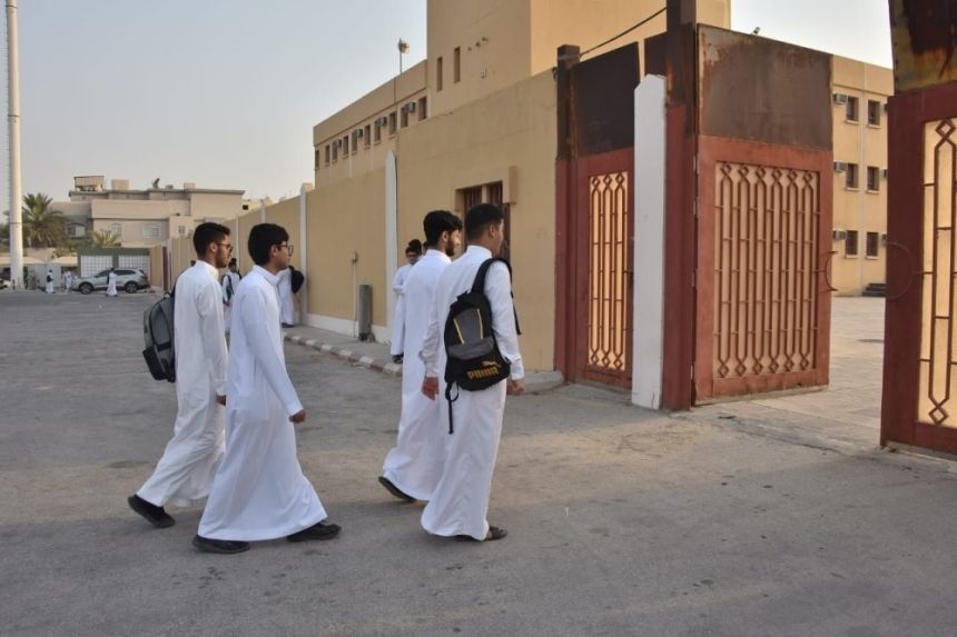 مع العودة للمدارس.. "التعليم" تحذر من إغراق الطلاب بالهدايا في الأسبوع التمهيدي