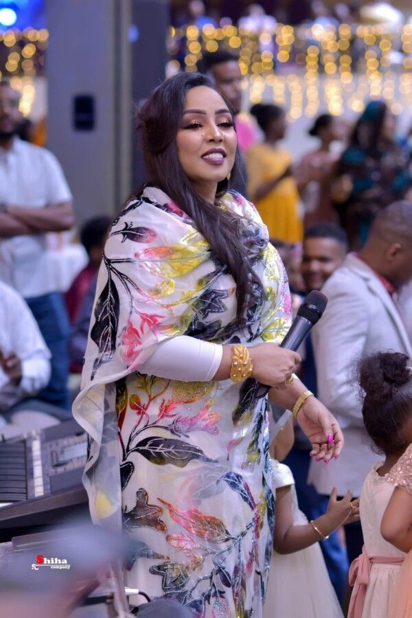 شاهد بالفيديو.. الفنانة هدى عربي تعود لإشعال مواقع التواصل الاجتماعي بوصلة رقص مثيرة