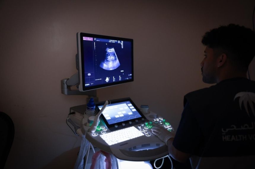  800 مستفيد من قافلة التجمع الأول الطبية في رويضة العرض و الرين