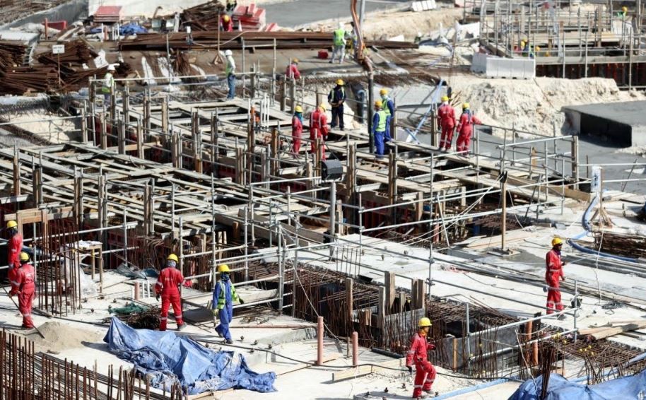 الامارات | تعرف إلى حالة تجديد عقد العمل تلقائياً بالشروط ذاتها