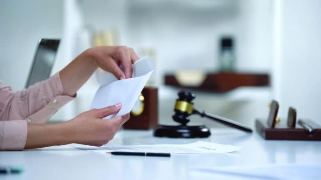 الامارات | هل فواتير الكهرباء والماء والإنترنت تدخل ضمن نفقة المطلقة ؟