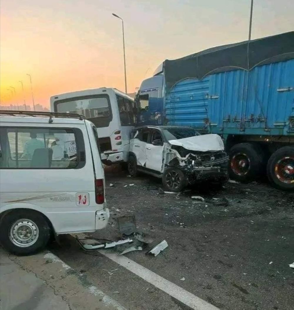 تهشم 12 مركبة.. كيف تسببت سيارة "رمل" في حادث مروع بمصر؟