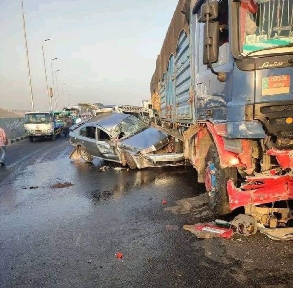 تهشم 12 مركبة.. كيف تسببت سيارة "رمل" في حادث مروع بمصر؟