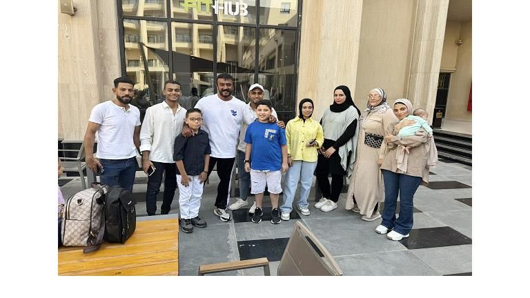 أحمد العوضي ينشر صورة مع الفائزين في مسابقة مسلسله الجديد "فهد البطل"