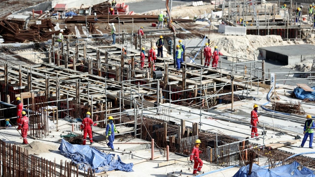الامارات | تعرف إلى 14 التزاماً يؤديها صاحب العمل تجاه العامل