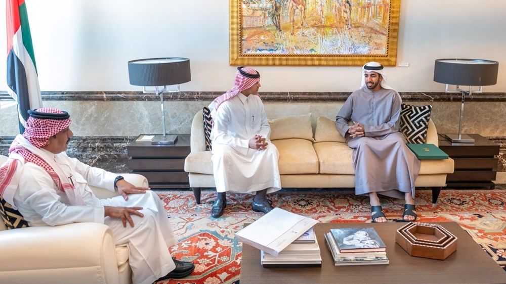 رئيس الدولة يتلقى دعوة موجهة من ولي العهد السعودي تسلمها شخبوط بن نهيان