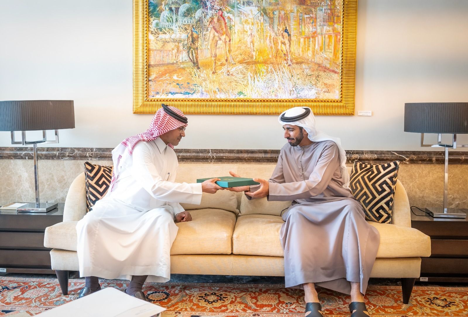 الامارات | رئيس الدولة يتلقى دعوة موجهة من ولي العهد السعودي تسلمها شخبوط بن نهيان