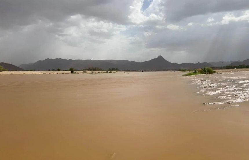 سيول وادي نجران تواصل جريانها منذ أيام