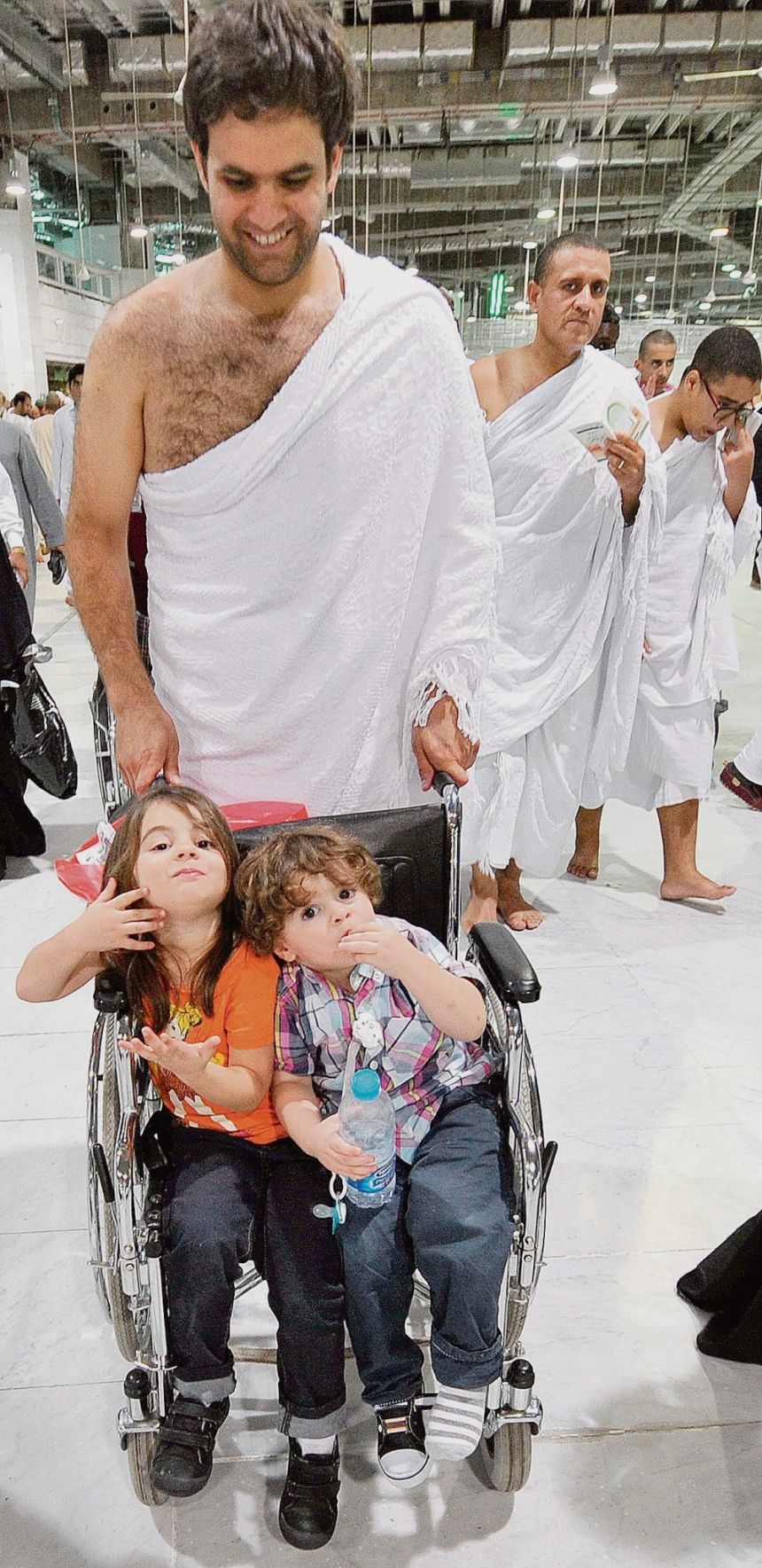 "المعتمرون الصغار".. حملة للعناية بالأطفال أثناء أداء المناسك