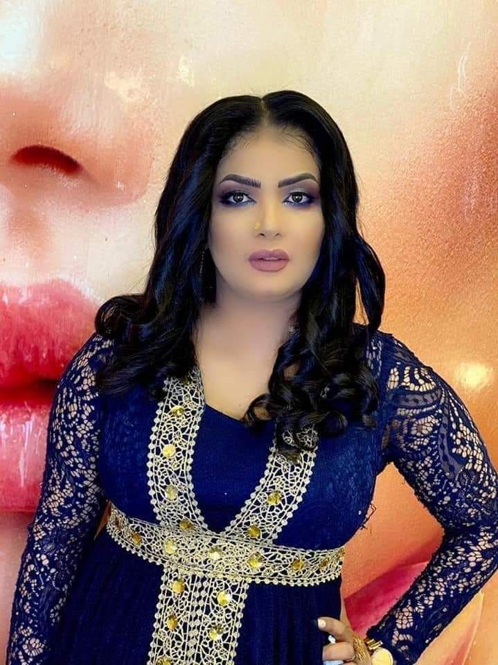شاهد بالفيديو.. الفنانة السودانية مودة الحنينة تثير غضب الأسافير بوصلة رقص فاضحة مع عازفها خلال حفل بالقاهرة