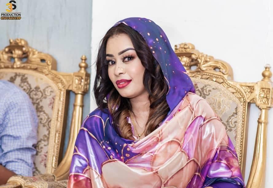 شاهد بالصورة.. في إطلالة جديدة.. الفنانة إيمان الشريف تبهر جمهورها وتتغزل في نفسها: (بأمانه السمحه من دهب البطانة)