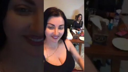 صافيناز شغالة رقص على السرير بلبوصة ومتابع: كسحت سما المصري و فيفي عبده