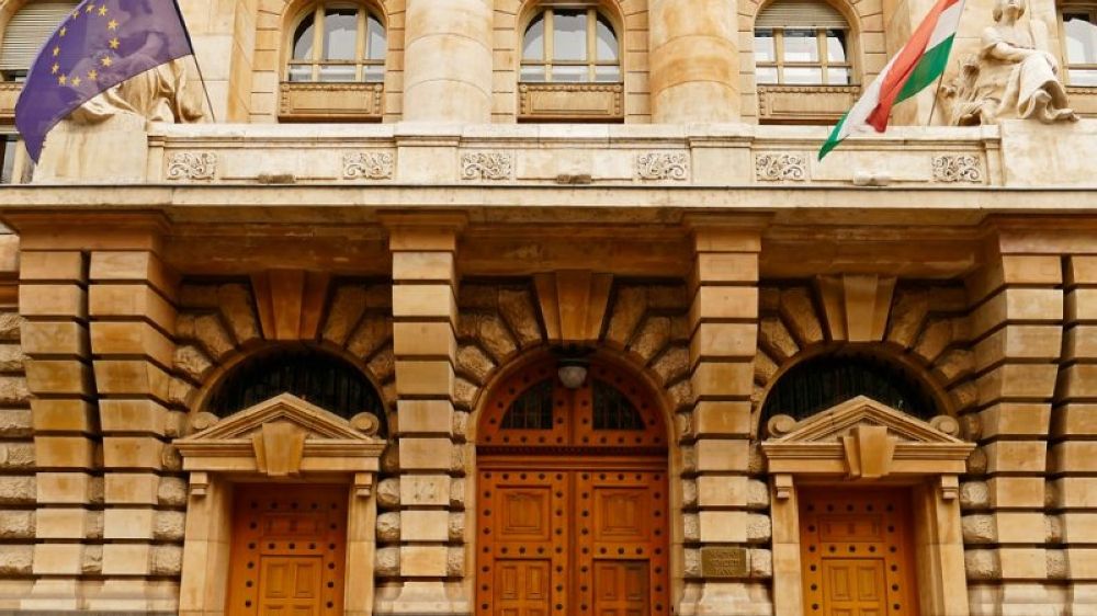 لأول مرة منذ عام.. تثبيت سعر الفائدة الرئيسية في المجر
