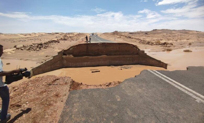 السيول والامطار تقطع الطريق القومي دنقلا- حلفا