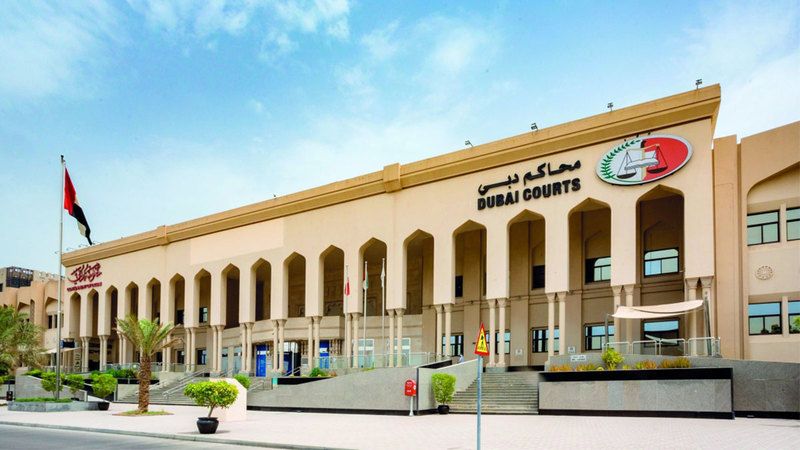الامارات | اتهامات متبادلة بين موظف ومديريه بالسب وتخريب هاتف
