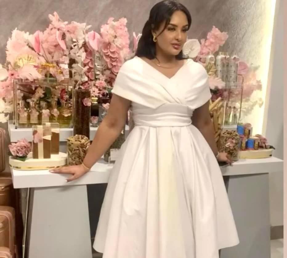 شاهد بالصور.. حسناء السوشيال ميديا السودانية “مرادي رشدي” والتي أثارت ضجة في زواجها الأول قبل 8 سنوات تتزوج مرة أخرى وتشعل مواقع التواصل من جديد