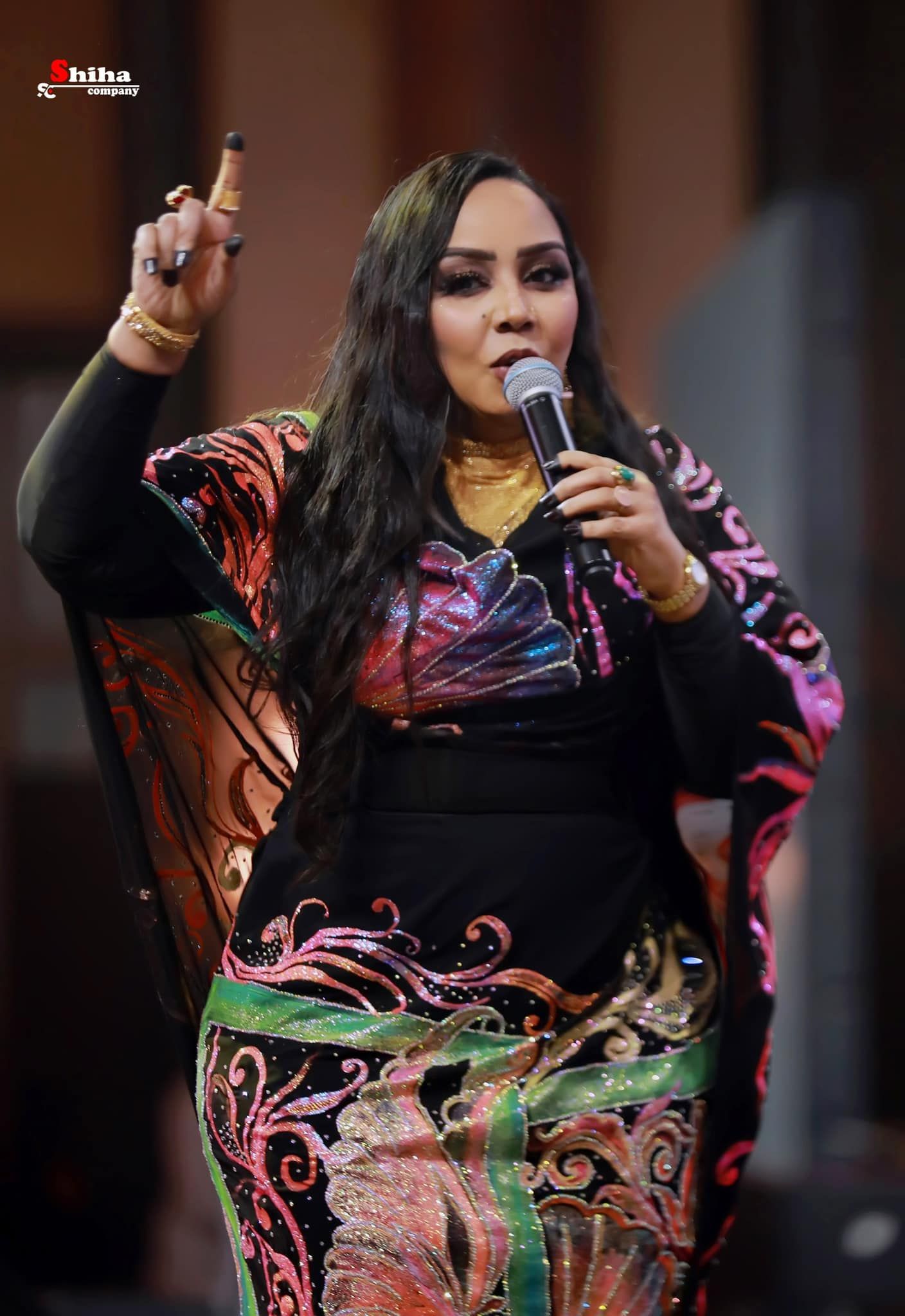 شاهد بالفيديو.. الفنانة هدى عربي تعود لإثارة الجدل بوصلة رقص مثيرة على أنغام الأغنية الترند (نار الشوق غرامي)