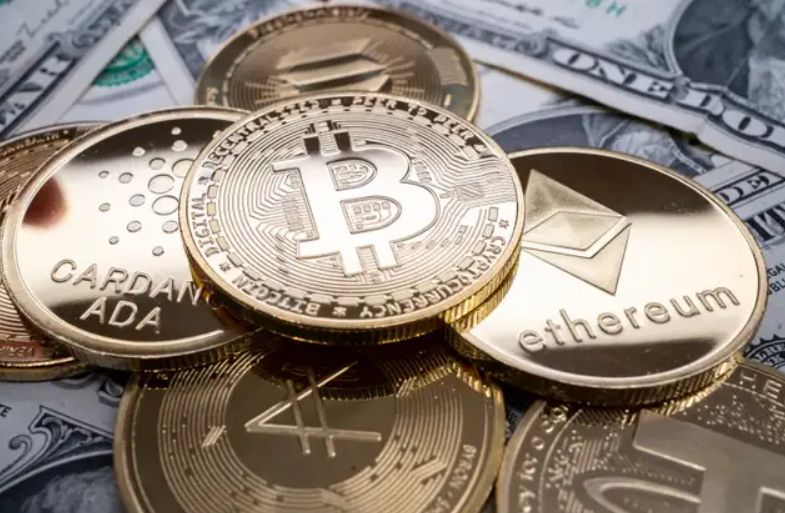 تعافي البيتكوين من انخفاضه إلى مستوى 57 ألف دولار
