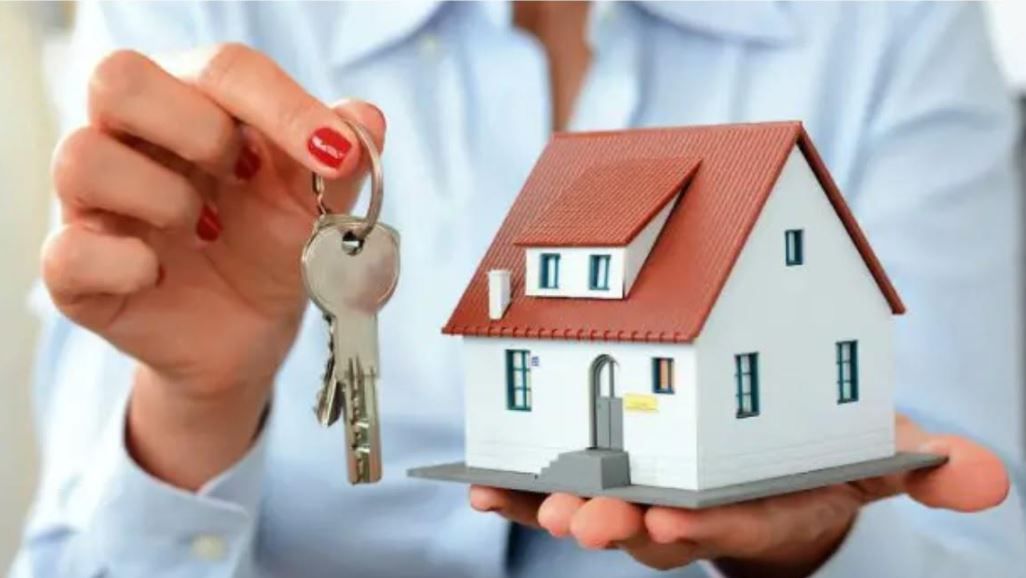 الامارات | هل بدل السكن للحاضنة يسقط إذا امتلكت منزلا؟