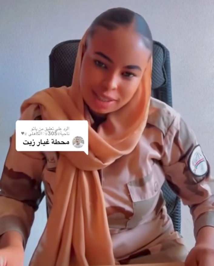 شاهد بالصورة والفيديو.. فتاة تابعة لقوات الدعم السريع ترد على ناشط وصفها بمحطة غيار الزيت للدعامة: (انت انسان ما متربي) وساخرون: (كونك عرفتي معناها دي في حد ذاتها إثبات)