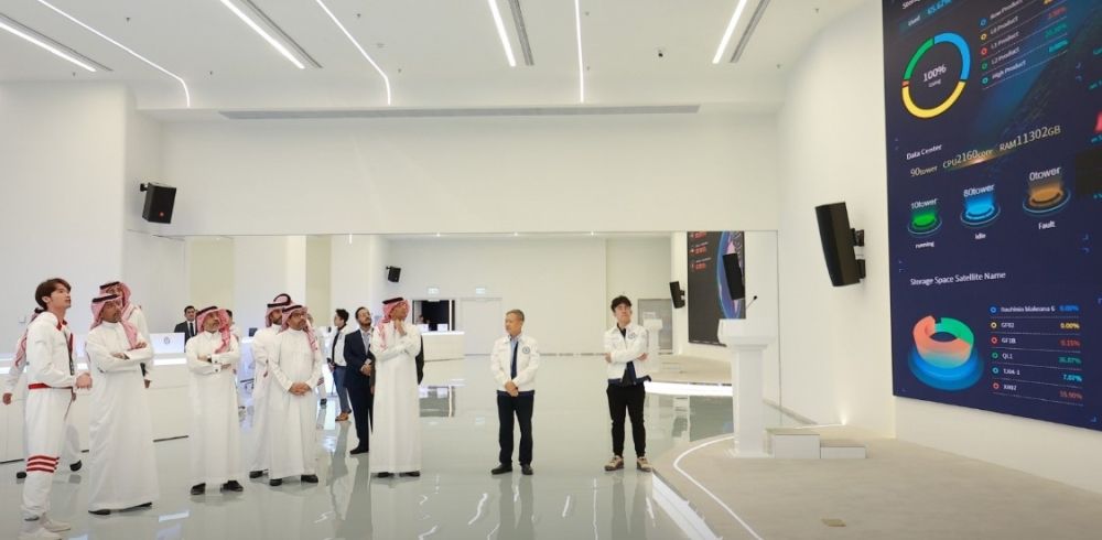 وزير الصناعة يبحث تعزيز التعاون الصناعي وجذب الاستثمارات خلال زيارته لـ "هونج كونج"
