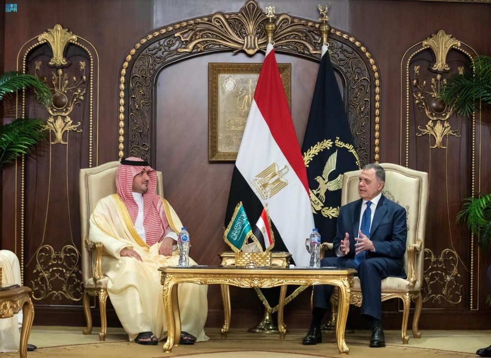 وزير الداخلية ونظيره المصري يبحثان تطوير مسارات التعاون الأمني
