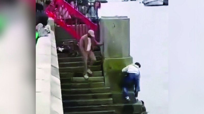 الامارات | الجابري يروي لـ «الإمارات اليوم» تفاصيل إنقاذ فتاة من الغرق في «التايمز»