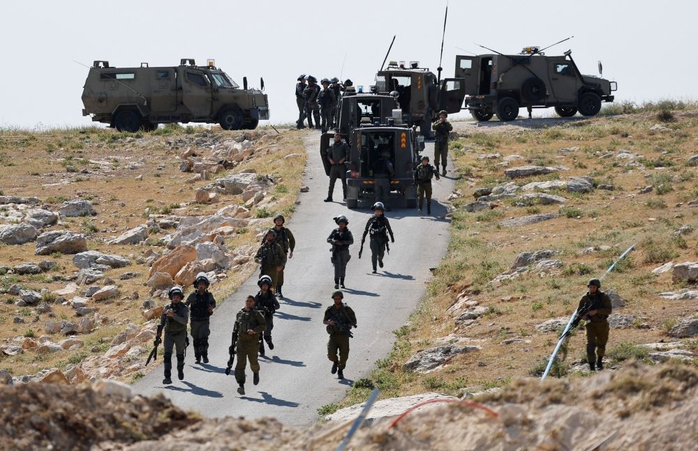 الاحتلال الإسرائيلي يعتقل 35 فلسطينياً في الضفة الغربية
