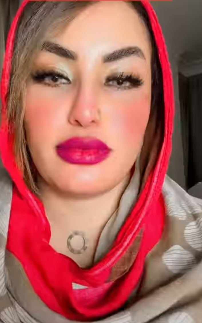 شاهد بالصورة والفيديو.. حسناء سودانية تحذر النساء من خطورة “تفتيش” هواتف أزواجهن لهذا السبب!!
