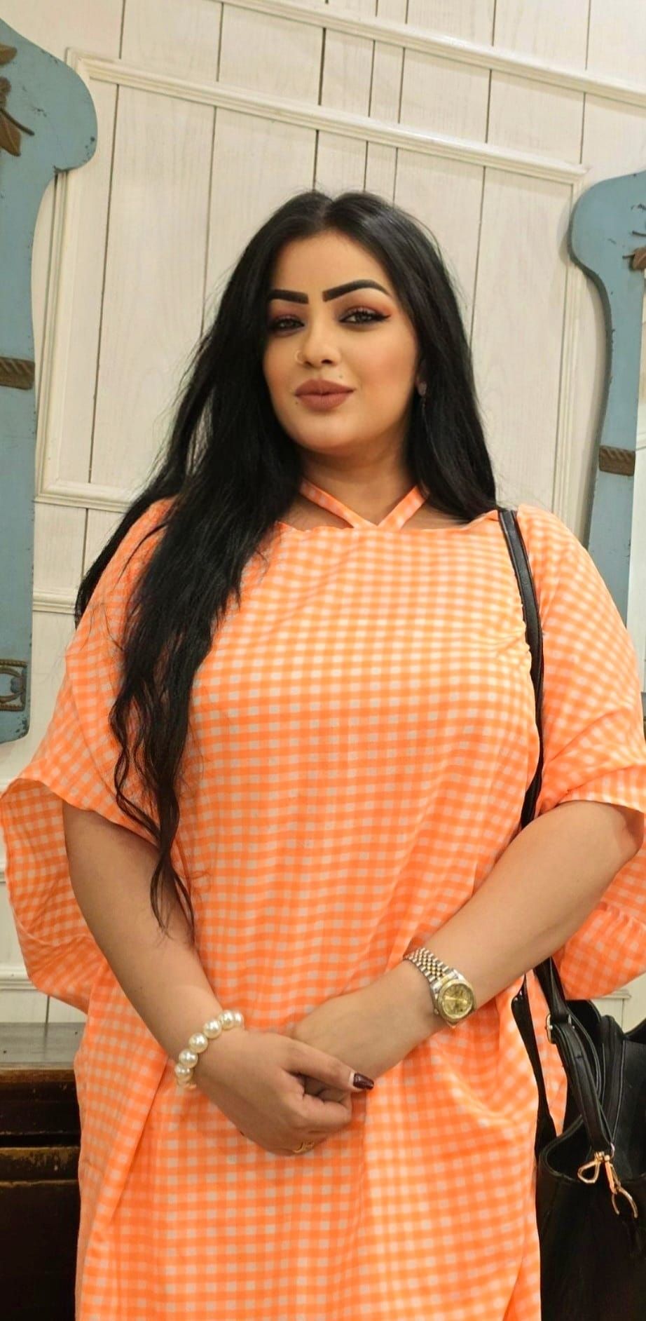 شاهد بالصورة والفيديو.. الفنانة أفراح عصام تبهر المتابعين بإطلالة جديدة وأنيقة بــ(الدراعة)
