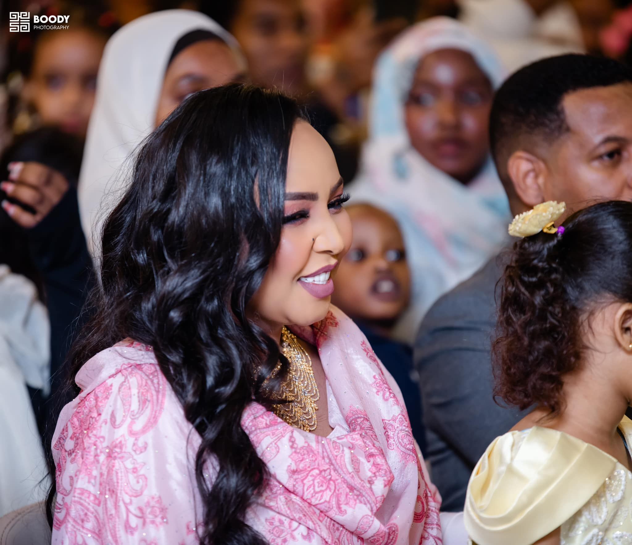 شاهد بالصور.. “غمزة” السلطانة هدى عربي في حفل الفنان علي الشيخ تخطف الأضواء على مواقع التواصل والجمهور يتغزل: (شبيهة نجمات السينما الهندية وحورية نازلة من السماء)