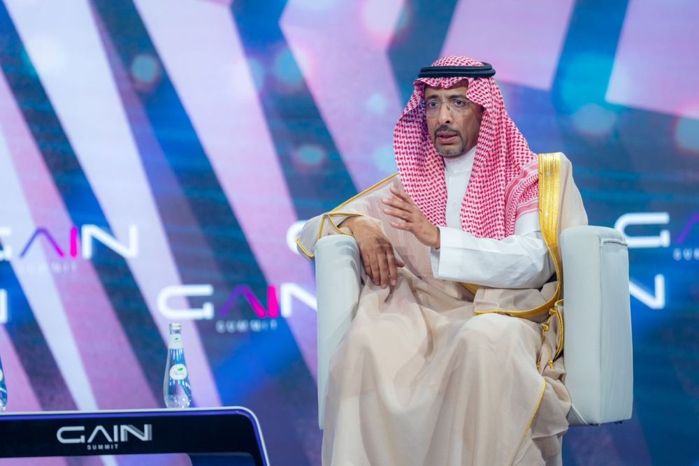وزير الصناعة تطبيقات الذكاء الاصطناعي تحسّن كفاءة الإنتاج