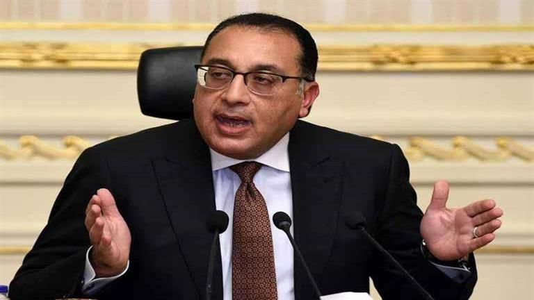 رئيس الوزراء يبحث وضع معايير وضوابط تنظيم سوق السيارات في مصر