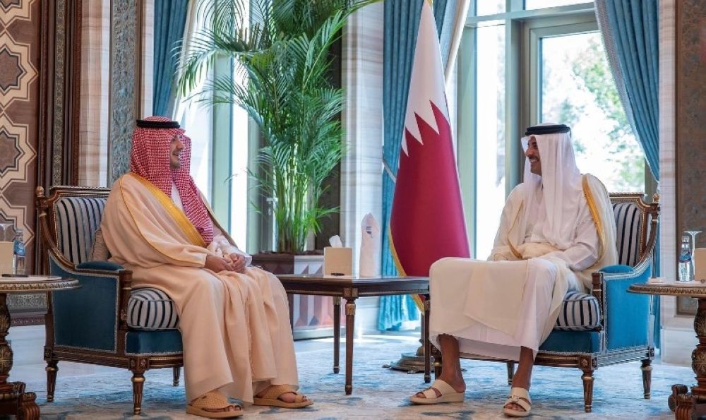بتوجيه من القيادة.. وزير الداخلية يستعرض العلاقات والتعاون مع أمير قطر