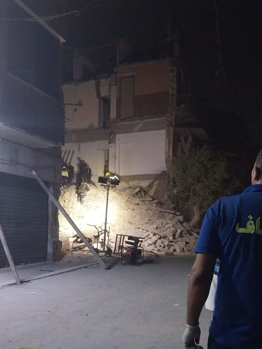 مصابون تحت الأنقاض.. انهيار عقار مأهول في حي شبرا بالقاهرة