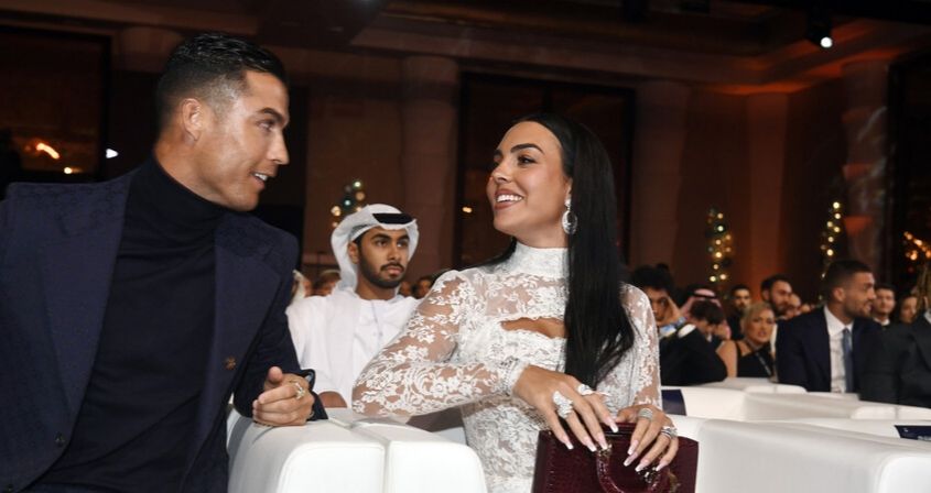الخليج اليوم .. "ما وجدته في السعودية لم أره في أي مكان بالعالم".. صديقة رونالدو تكشف أسرارها في المملكة