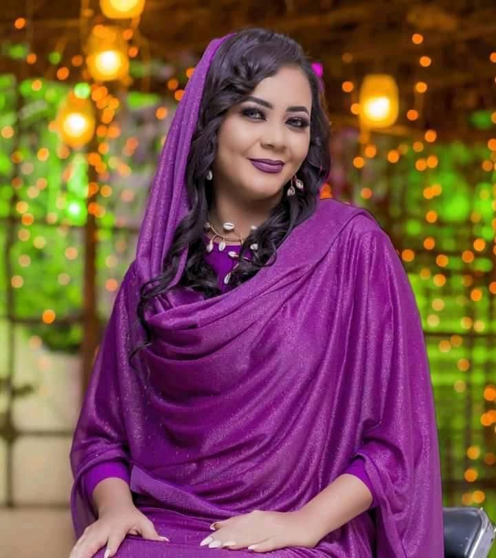 شاهد بالفيديو.. الفنانة مكارم بشير تبهر المتابعين بأداء مذهل لأغنية “أنت السماء بدت لنا” خلال حفل بمصر وزميلتها تتغزل: (اقسم بالله بسمع فيها جسمي قشعر أداء خرافي وكروانة بجد)