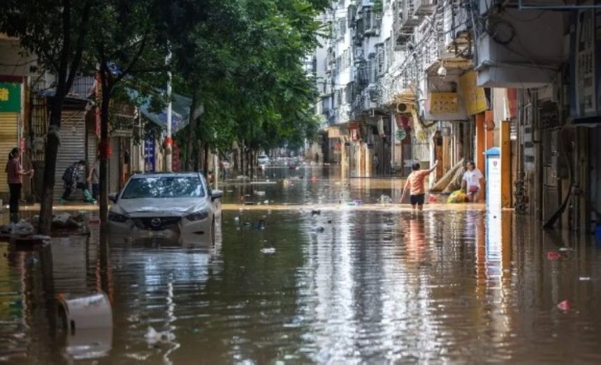 هطول أمطار غزيرة على أجزاء واسعة من مقاطعة خنان وسط الصين