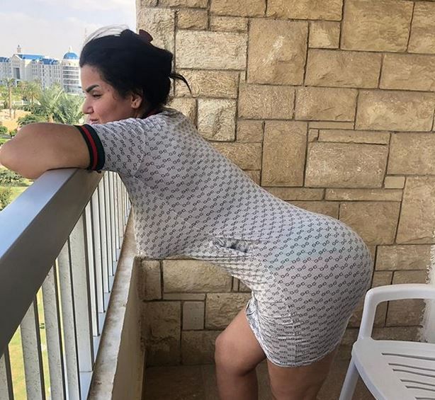 شاهد .. سما المصري بدون ملابس داخلية وترهلات!