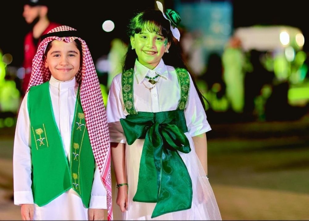 فرحة وشغف.. مشاعر ترسمها ابتسامة أطفال حائل بمناسبة اليوم الوطني الـ 94