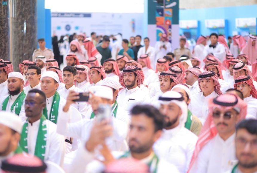 "السديس" يستعرض دور المرأة والشباب في خدمة الحرمين