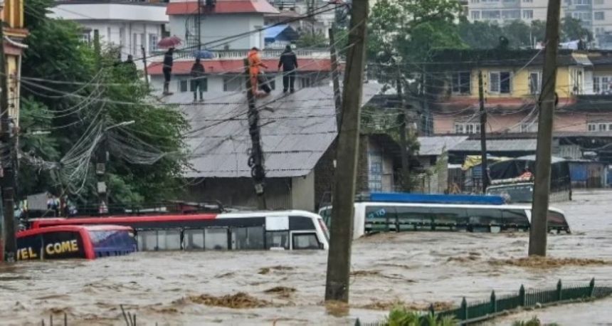 صور.. مقتل 49 شخصًا وفقدان العشرات في نيبال بسبب الفيضانات