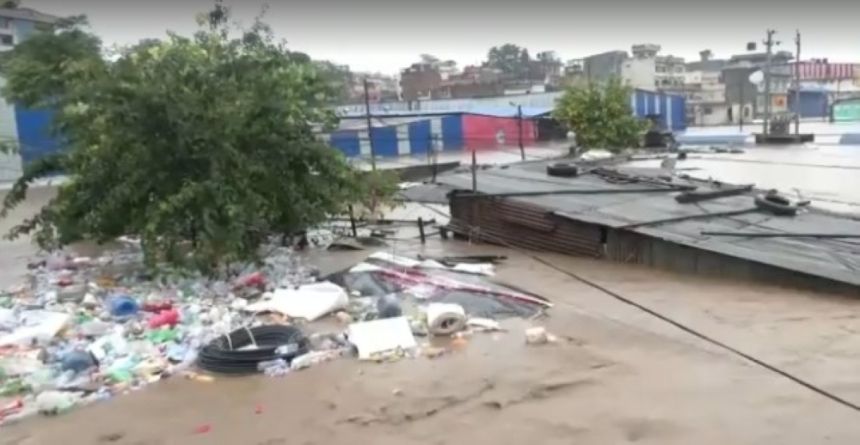 صور.. مقتل 49 شخصًا وفقدان العشرات في نيبال بسبب الفيضانات