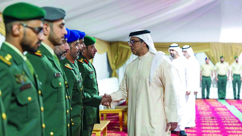 الامارات | منصور بن زايد يقدم واجب العزاء في شهداء الوطن