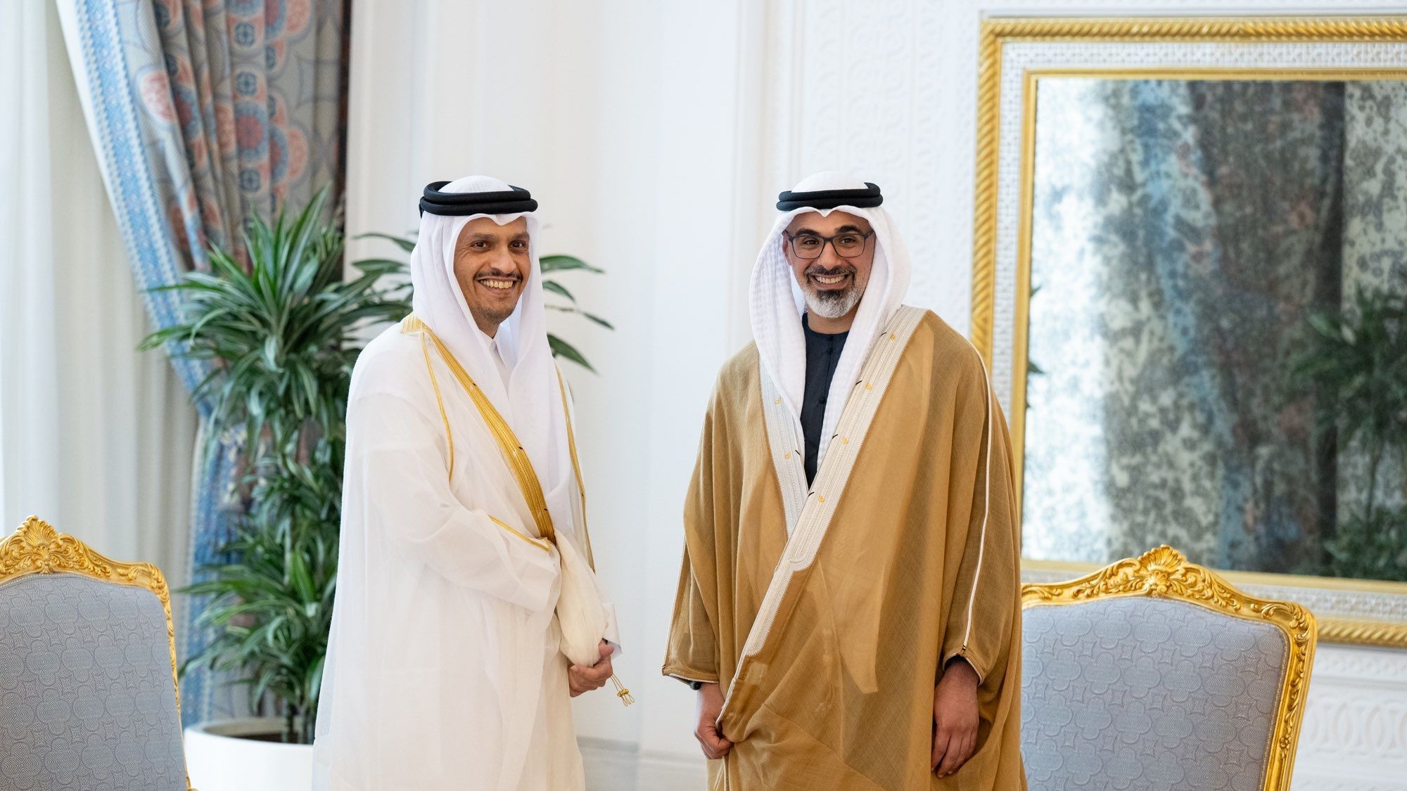 الامارات | ولي عهد أبوظبي يلتقي في الدوحة رئيس مجلس الوزراء القطري