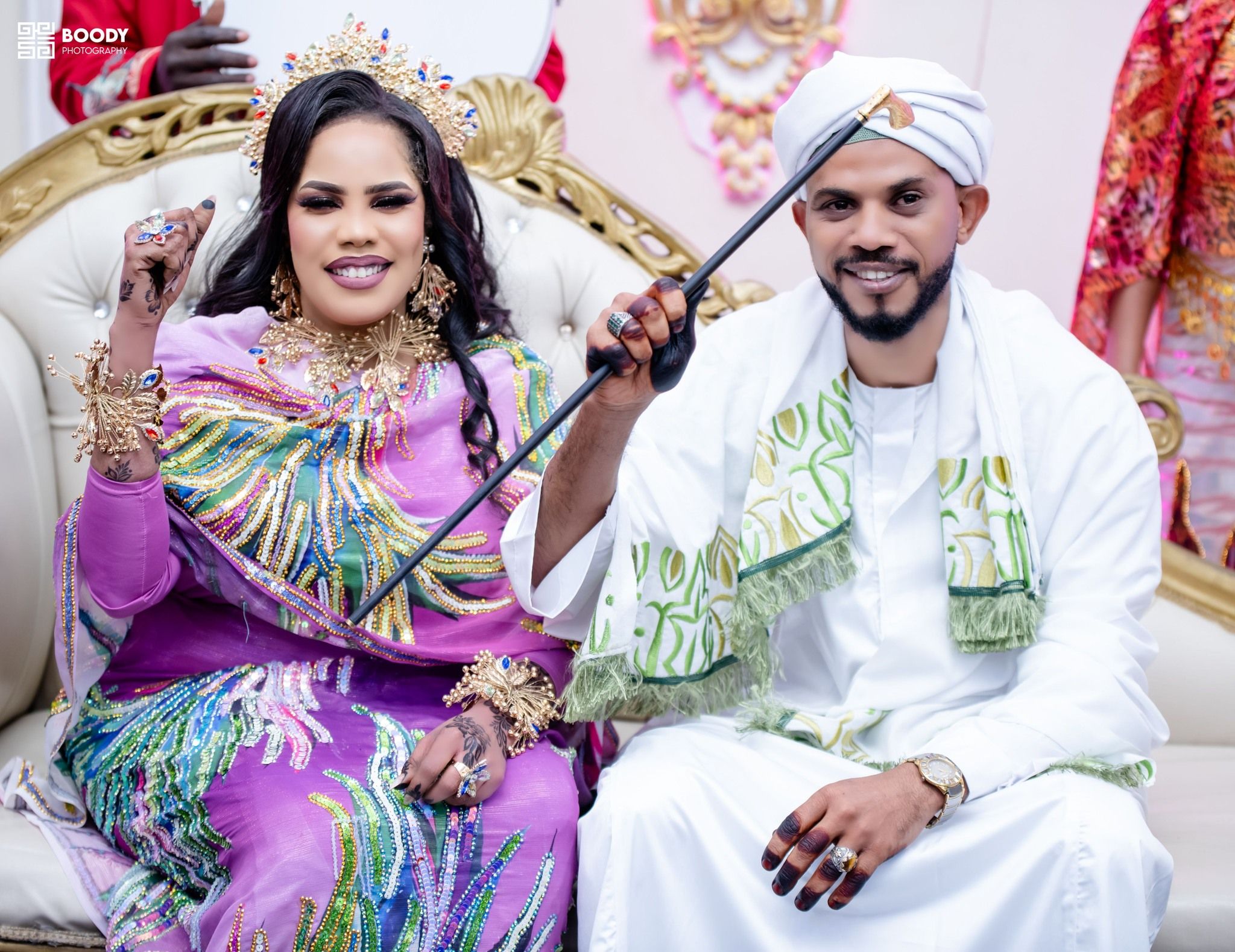 شاهد.. الفنانة آسيا بنة تخطف الأضواء وتتصدر الترند على مواقع التواصل السودانية بصور زواجها