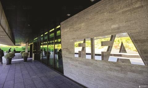“فيفا” يوافق على فتح سوق انتقالات مؤقتة بسبب مونديال الأندية