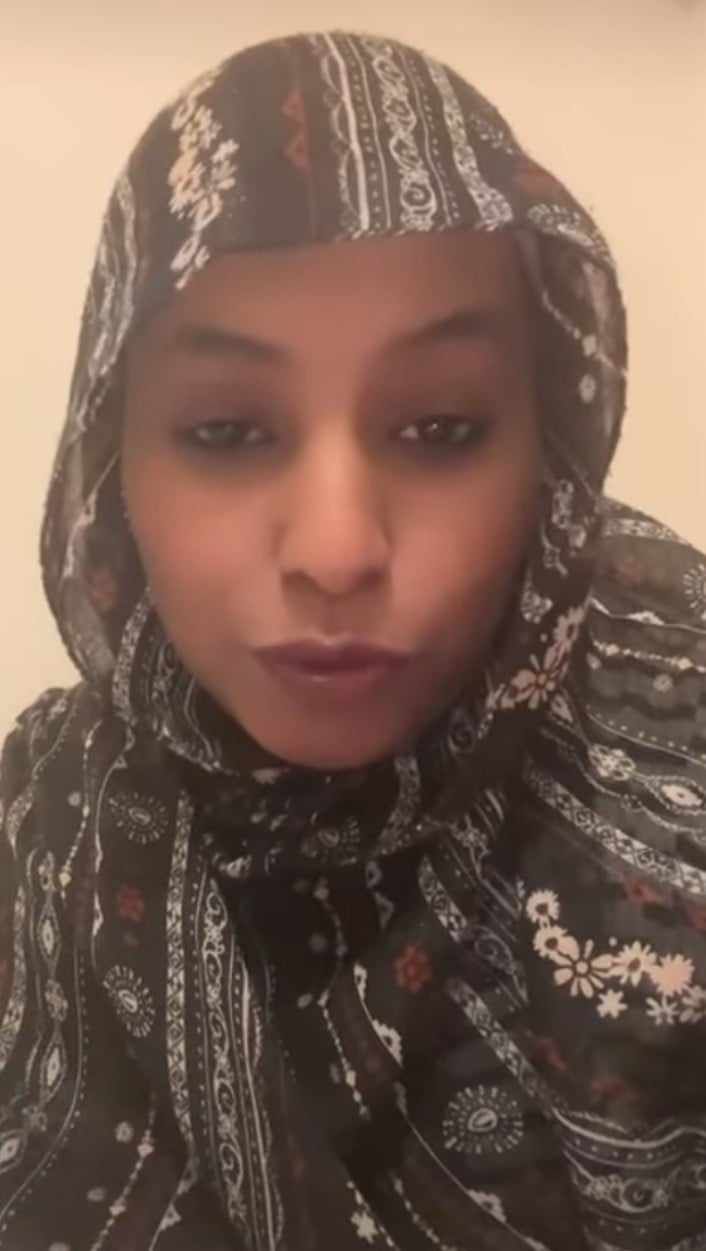 بالفيديو.. فتاة سودانية “مثقفة” تكشف القصة الحقيقية وراء تسميىة الفنانة باسم “قونة”.. قصة يعود تاريخها للعصر الأموي وقال فيها الشاعر أبو نواس: (أراك بقيّة من قوم موسى فهم لا يصبرون على طعام)