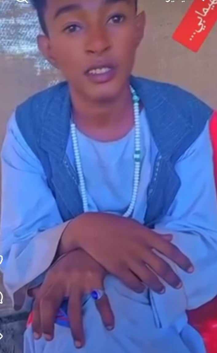 شاهد بالصورة والفيديو.. مراهق سوداني يكشف أسباب بكائه بشكل هستيري بعد أن تعرض للخيانة من “حبيبته” ويؤكد: هذا رائي إذا عادت معتذرة !!!